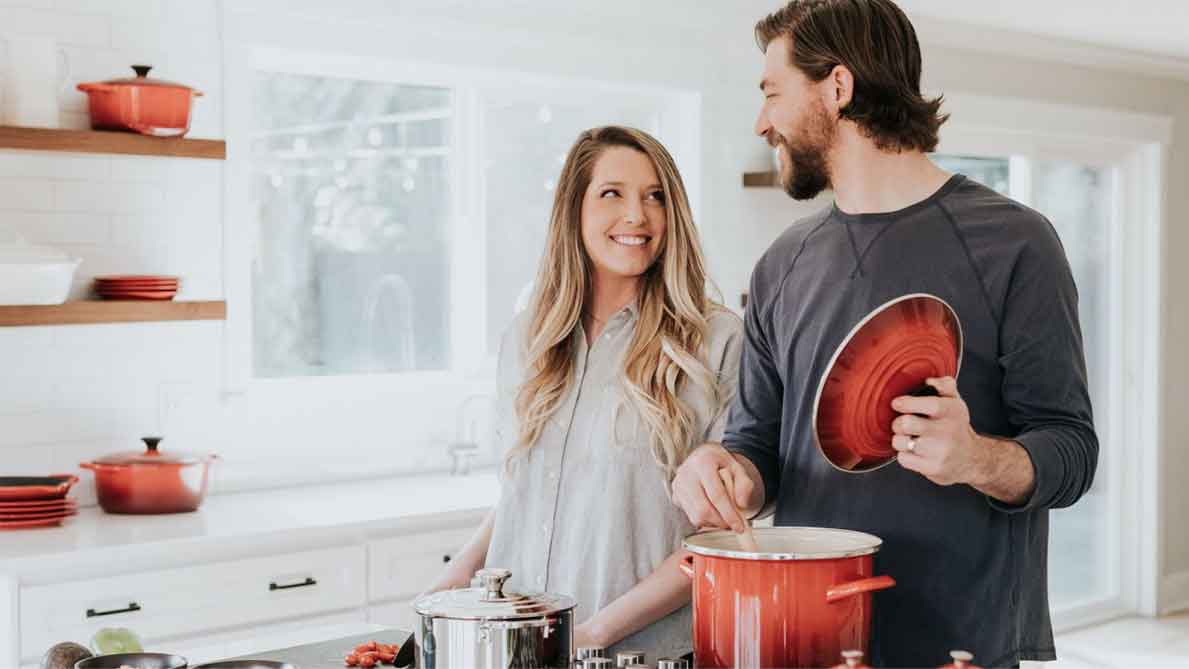 couple cooking